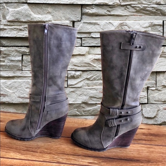 Very Volatile Wedged Boots - Picture 2 of 7